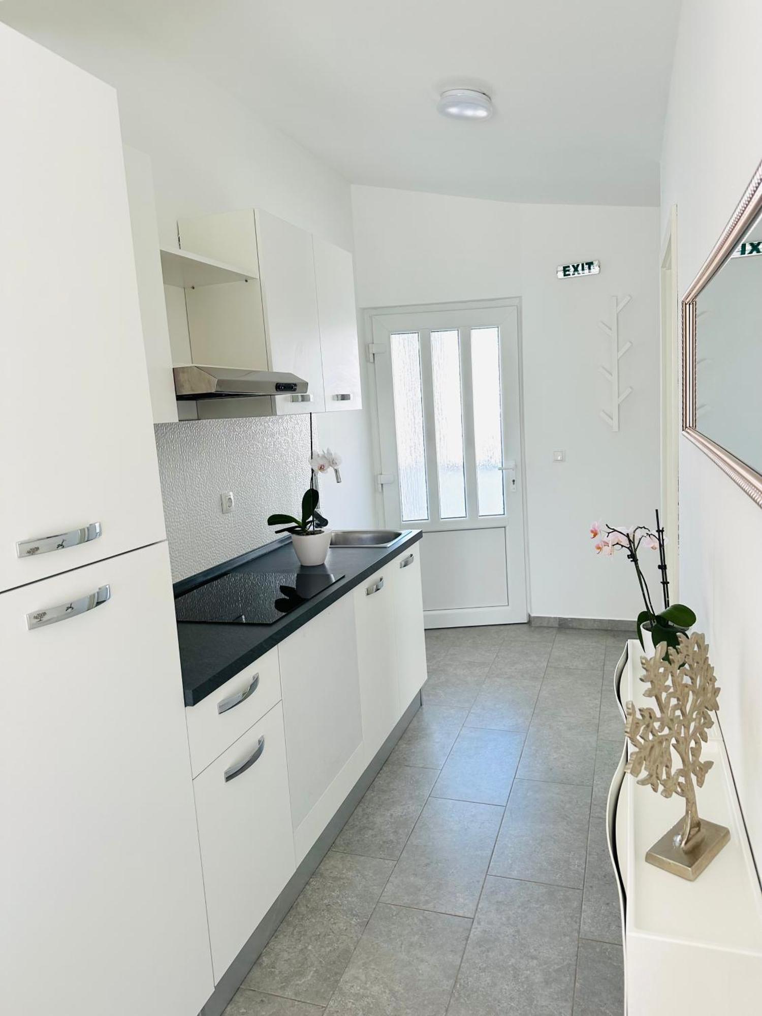 Apartments Babic โตรกีร์ ภายนอก รูปภาพ